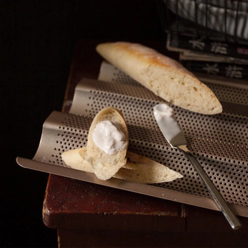 Forma para Pão Francês com 3 Slots e Ondas, Antiaderente, em Aço Carbono para Assar em Casa