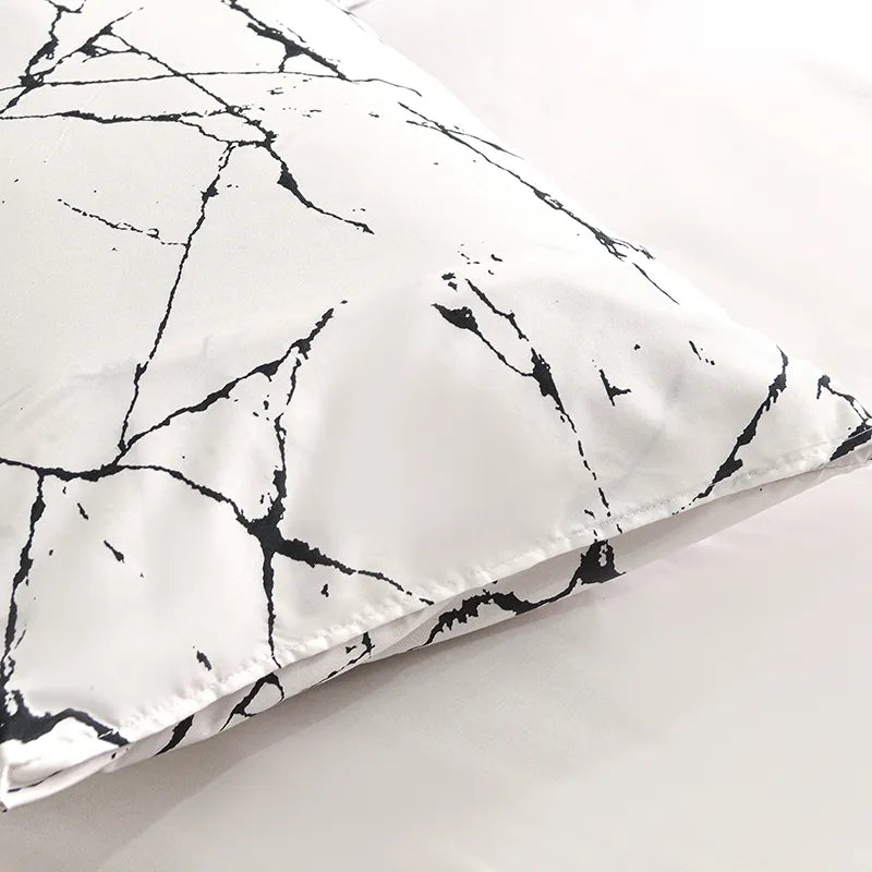 Conjunto de Cama Estilo Cartoon em Preto e Branco: Conforto e Design em Harmonia